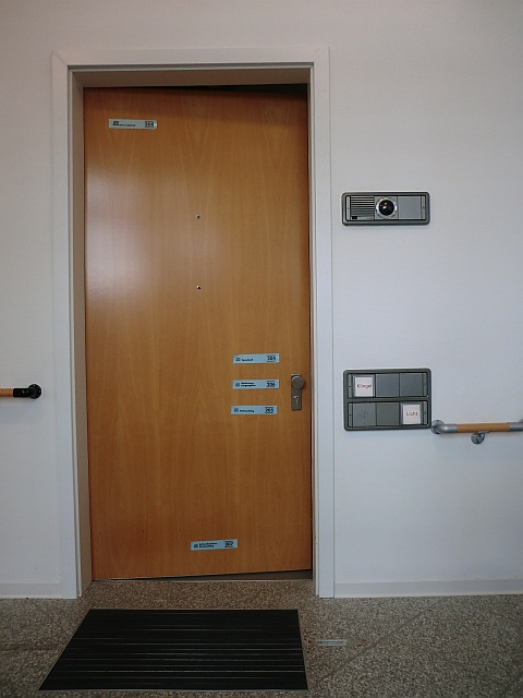 Wohnungseingangstür: Kommunalverband für Jugend und Soziales Baden