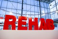 Schriftzug REHAB in großen Buchstaben vor der Messehalle
