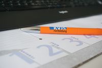 Kalender und Stift