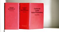 Gesetztestexte Sozialgesetzbuch und Gesetz des Landes Baden-Württemberg in rotem Hardcover